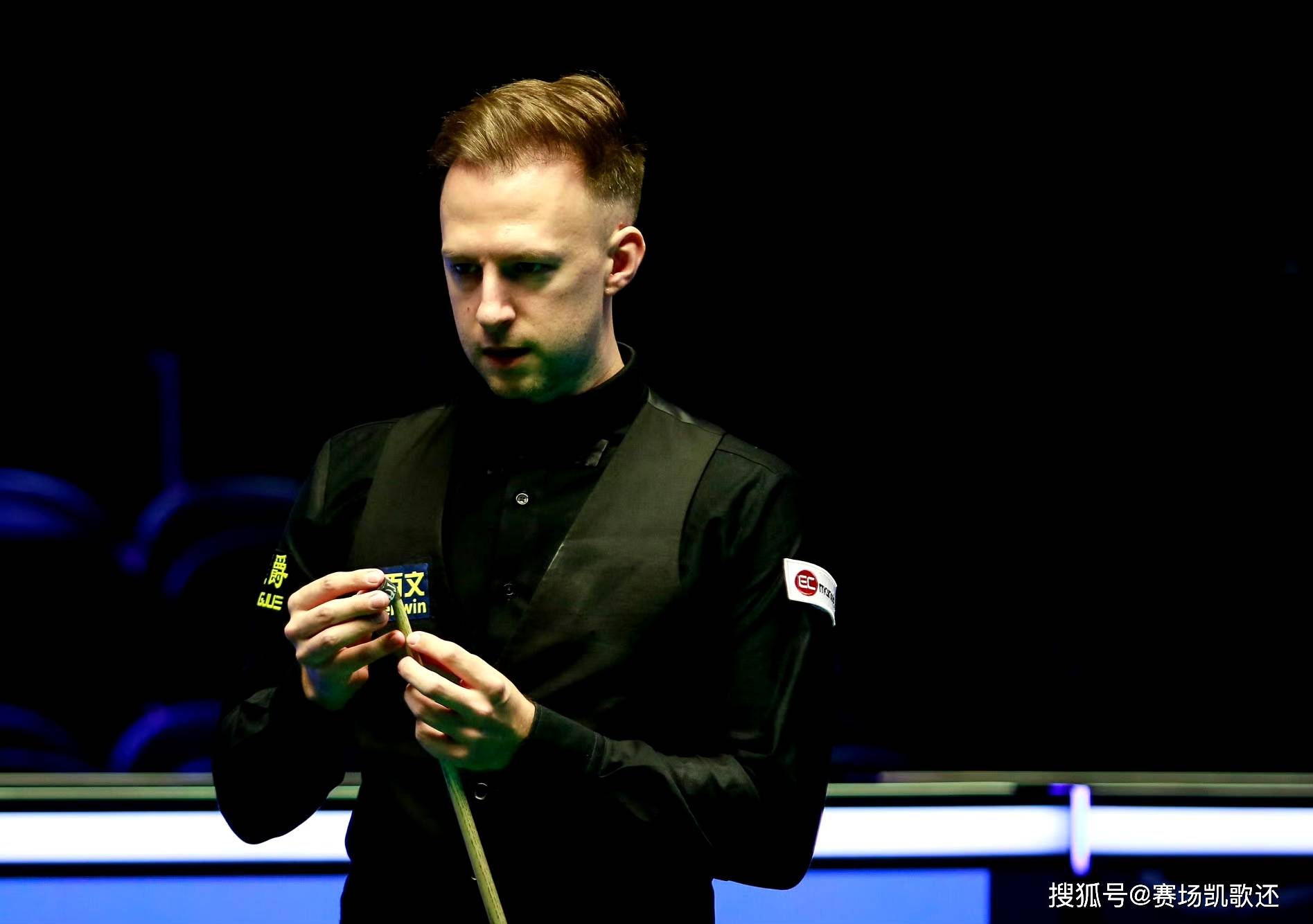 同时手里有 同时手里有